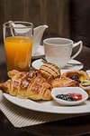 Cagnes, Nice, holidays, vacances, RB&B, petit déjeuner, pains, viennoiseries, pâtisseries, croissants, confiture de fruits, jus de fruits, café, thé, lait, breakfast, breads, pastries, pastries, croissants, fruit jam, fruit juice, coffee, tea, milk