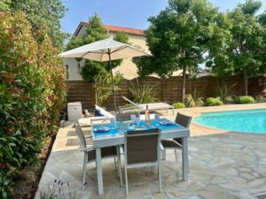 Terrasse avec coin repas La Bellaudiere Cagnes-sur-mer