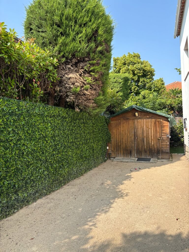 Terrain de pétanque et ping-pong La Bellaudiere Cagnes-sur-mer