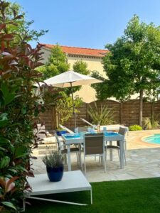 Terrasse avec coin repas La Bellaudiere Cagnes-sur-mer